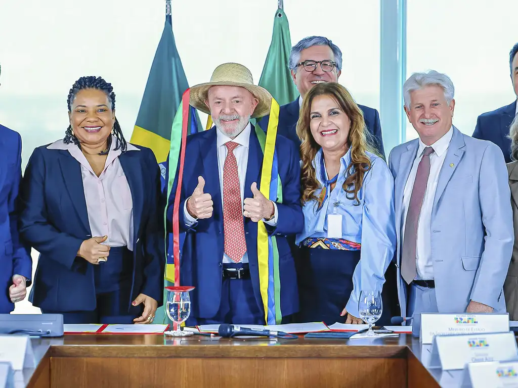 Presidente Lula assina o decreto que torna as duas manifestações culturais patrimônio Imaterial. Foto Ricardo Stuckert