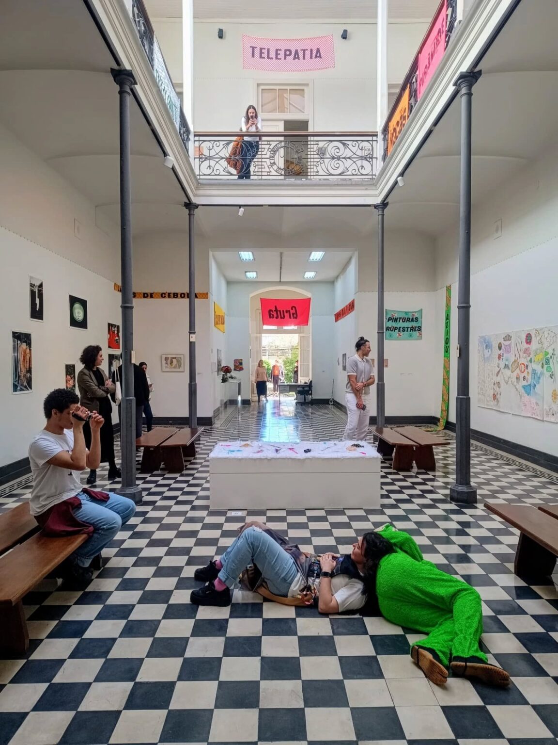 exposição TUDO BEM BOMBOM