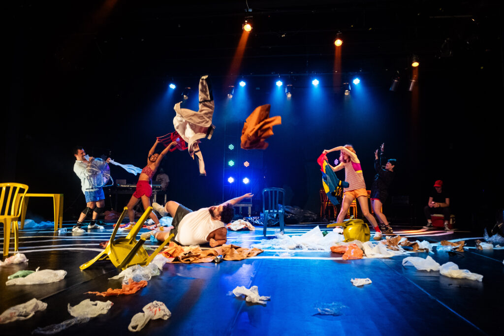 Deriva celebra 18 anos da Súbita Companhia em curta temporada no Teatro Cleon Jacques