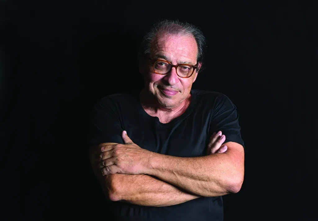 Prêmio Jabuti: Ruy Castro vence Livro do Ano com obra sobre Tom Jobim