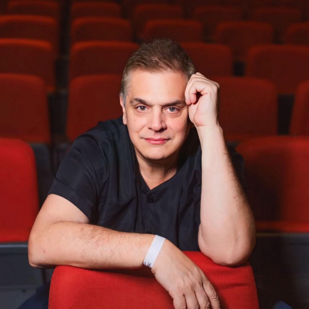 Rede Fringe lança curso “Direção – Encenação Decolonial” com Rodolfo García Vázquez