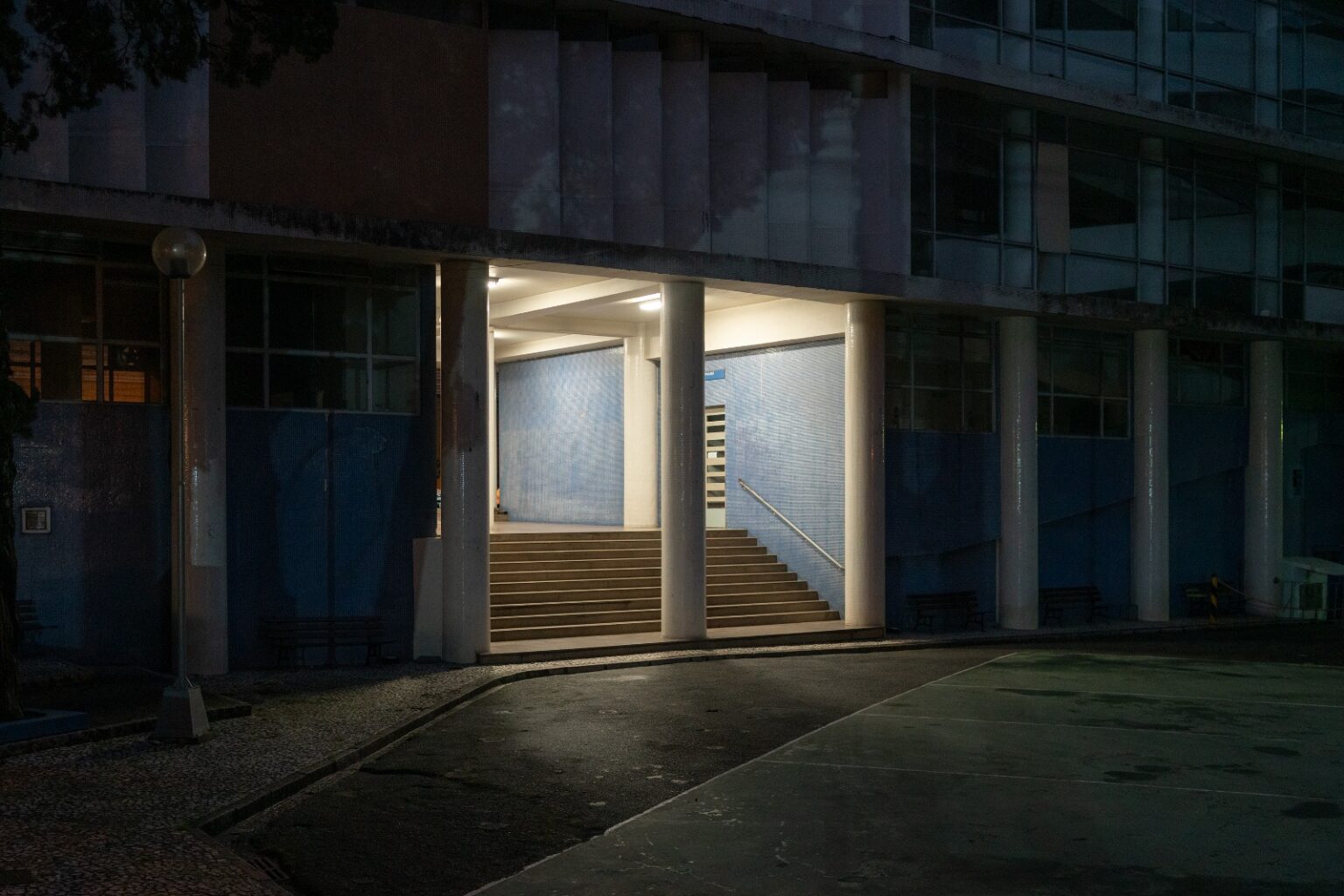 Fotógrafo lança livro e exposição com imagens do Centro de Curitiba quando a noite cai