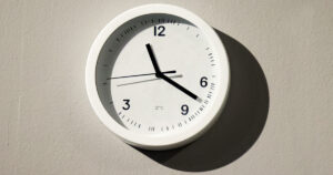 Exposição explora as diferentes dimensões do tempo e da eternidade